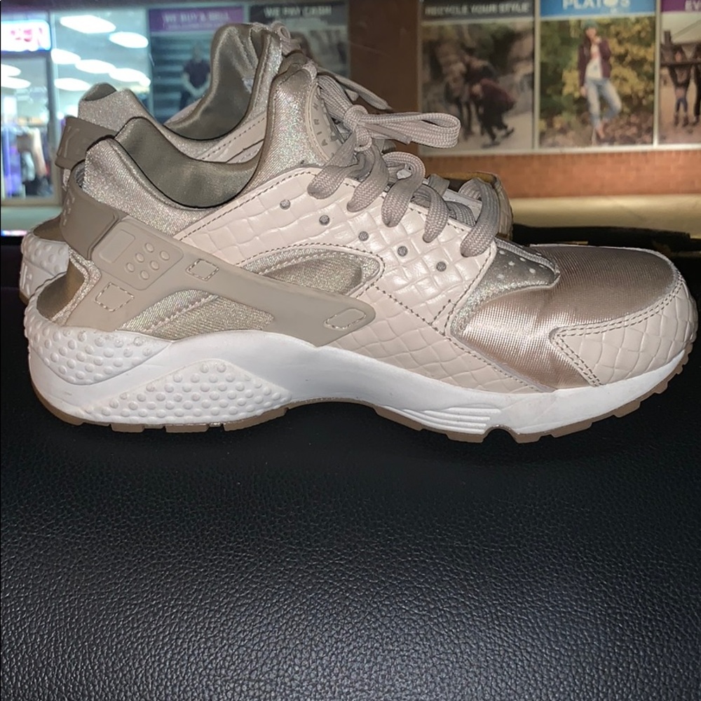 Slightly use sneakers for sale